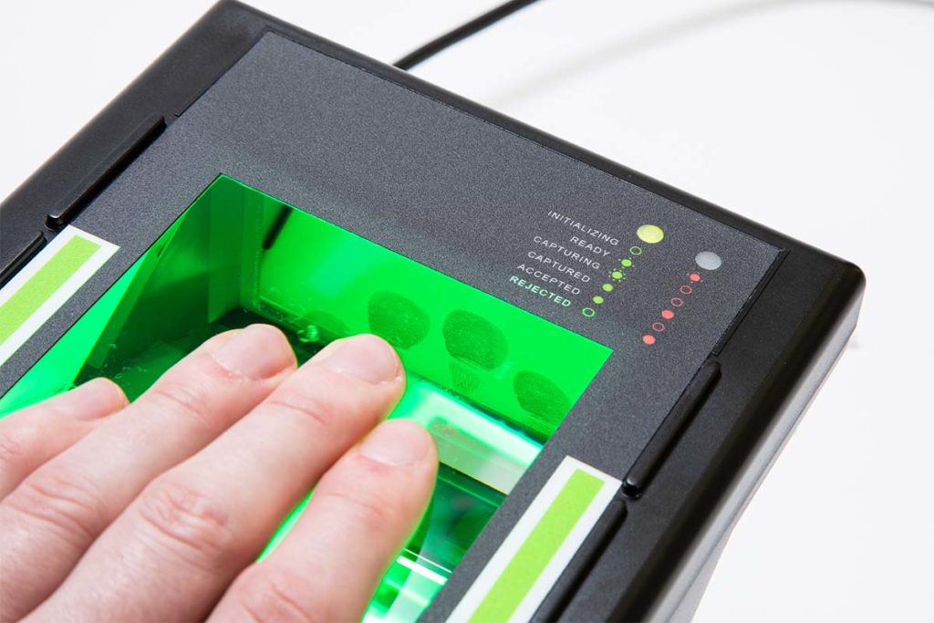A photo of an i3 livescan device scanning four fingers